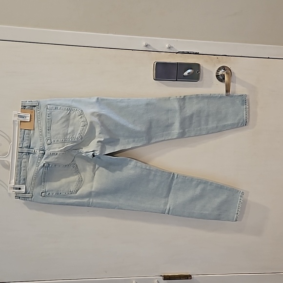 Trave Light Wash Sophie Low Rise Slim Cropped Jeans 26 NWT - Picture 10 of 10